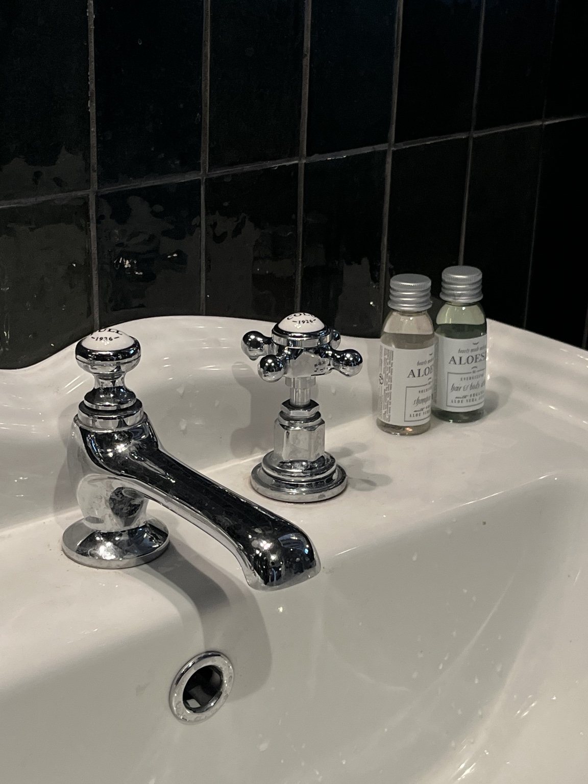 Robinetterie rétro et produits d'accueil